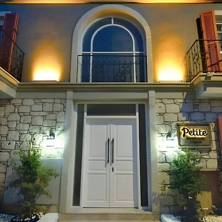 Petite Boutique Hotel Илдир Экстерьер фото